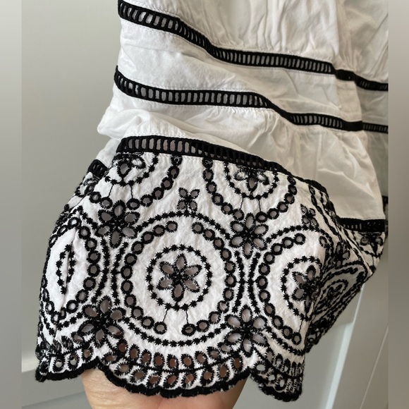 Banana Republic embroidered tank - Picture 2 of 6